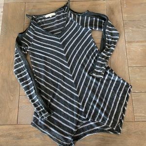 Buckle Boutique Strappy Sweater Tunic Top